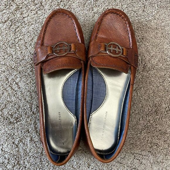 TOMMY HILFIGER brown women’s  leather loafers gold accent size 9 - Picture 1 of 12